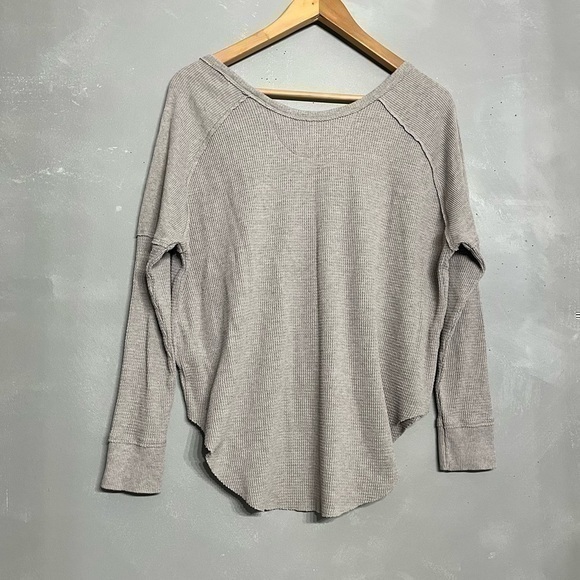 3/$30 _ ARITZIA | GOLDEN TNA thermal waffle long sleeved top in beige grey- XXS - Picture 2 of 7